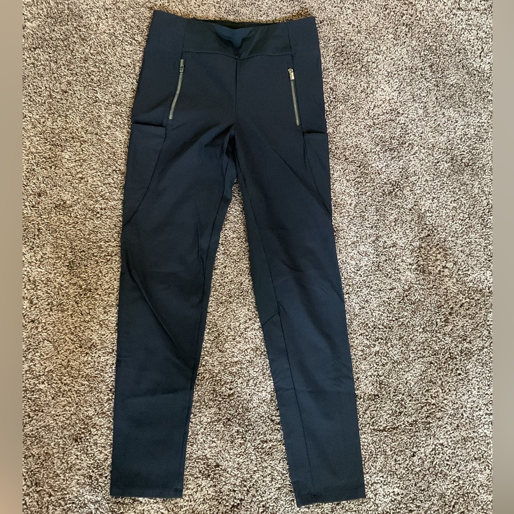 Women’s Preowned Athleta  black leggings sz 8